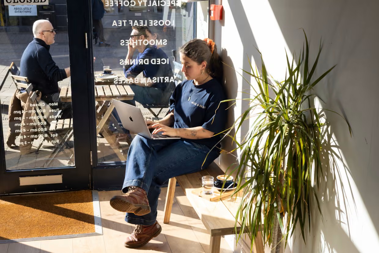 سلطه لپتاپ ها بر مردم