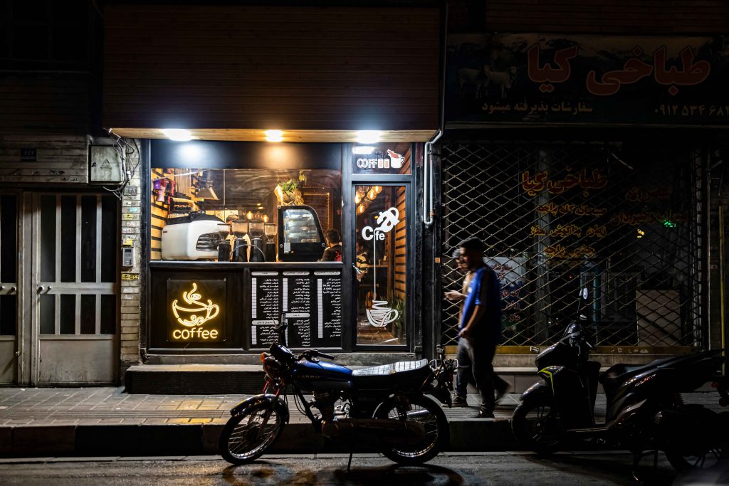 کافه در خیابان
