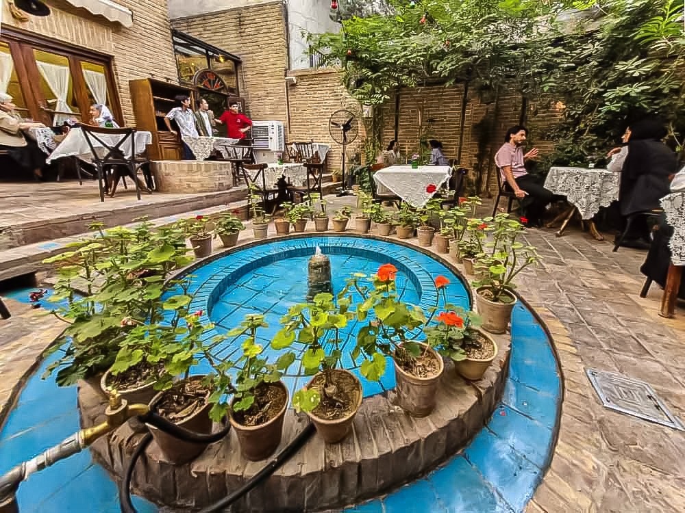 کافه خانه دوم ما