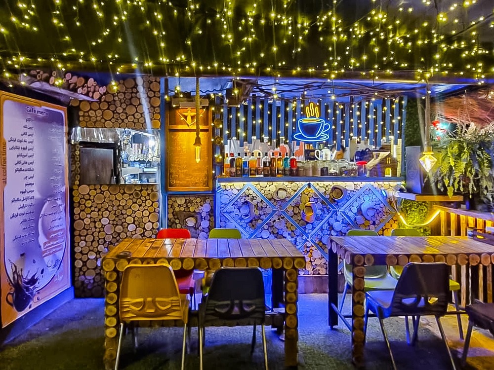 سلطه ارز بر فنجان قهوه