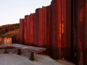 کافه موج سوم، معماری با مواد بازیافتی