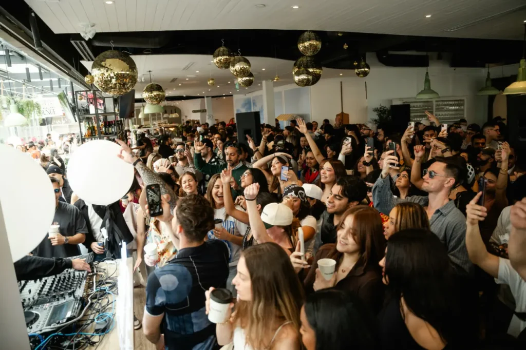 قهوه پارتی در یکی از کافه‌های دوبی