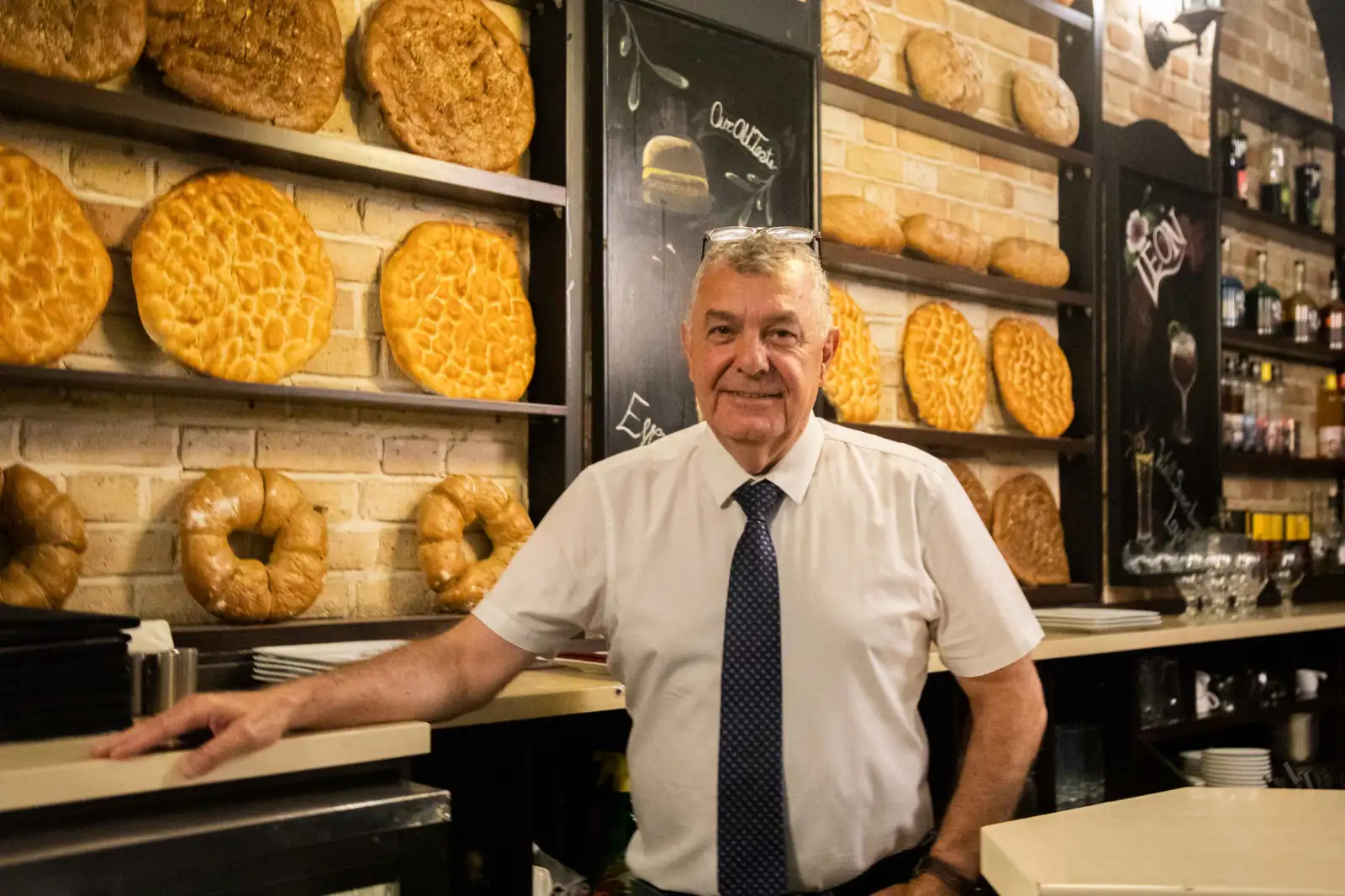 برنارد عزرائیلیان، صاحب مجموعه کافه و رستوران‌های «لئون»