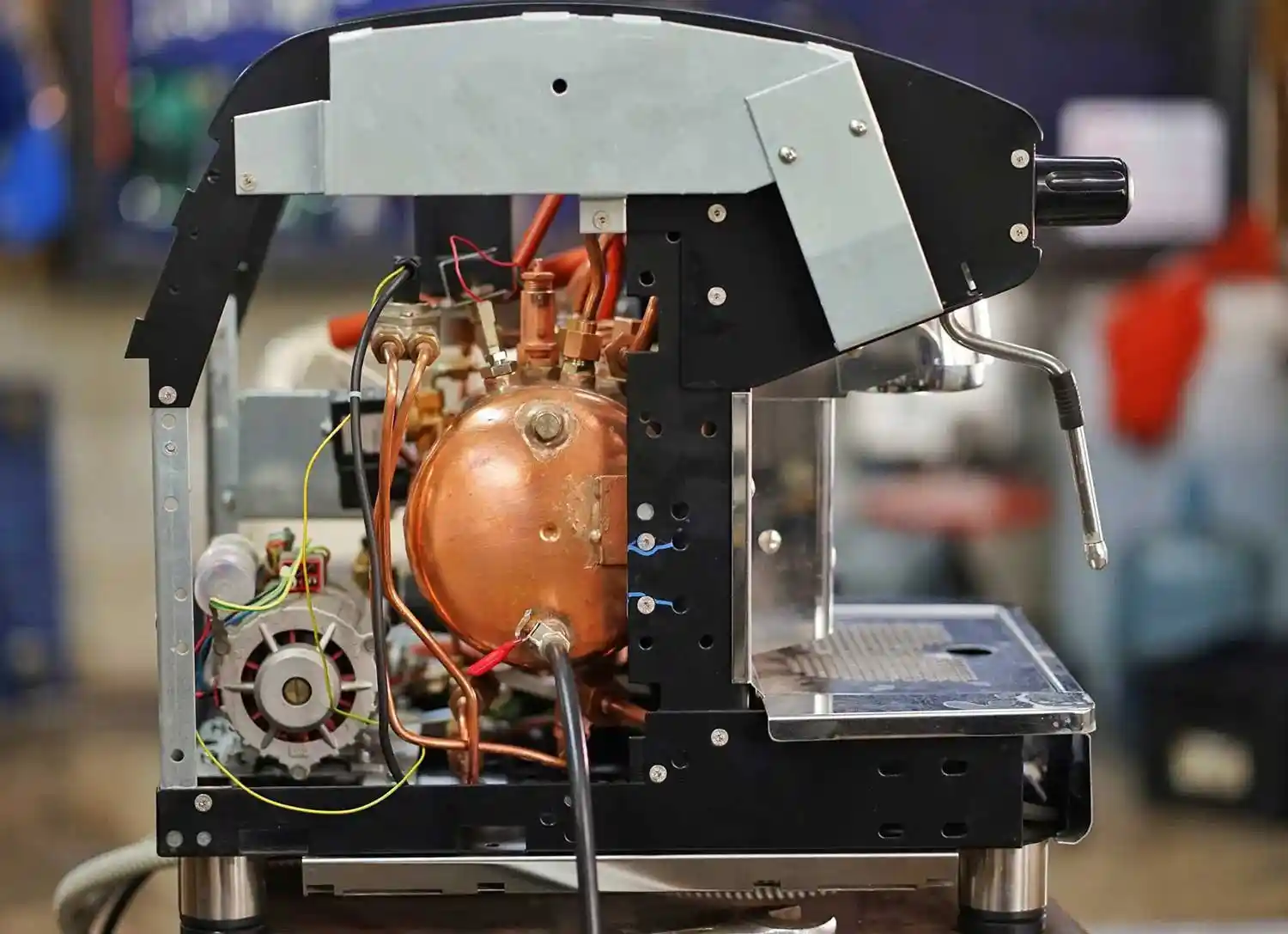 کافه تعمیرها، ایده‌ای نو برای معاشرت فنی‌ها