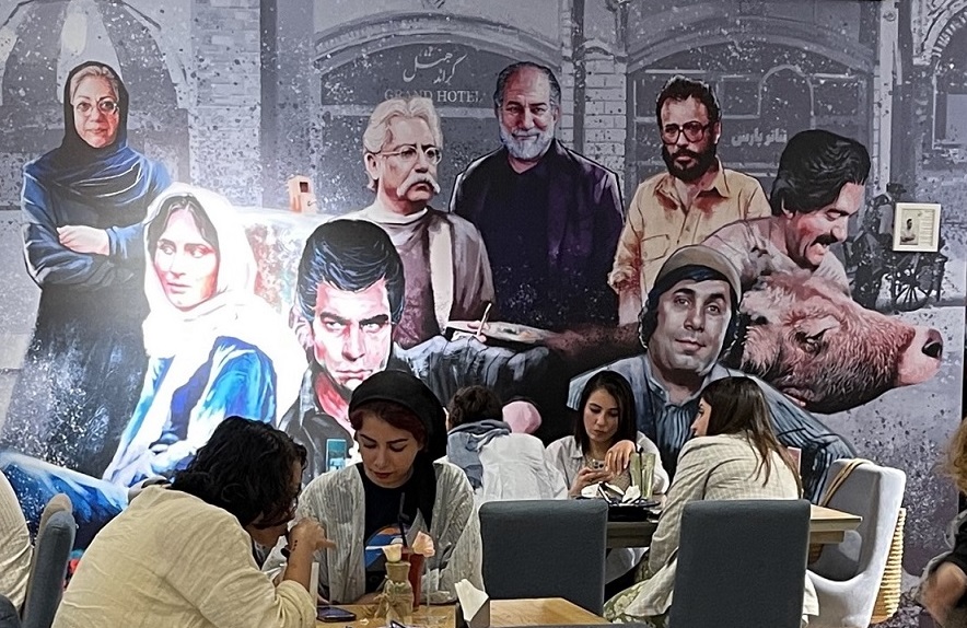 چرا کافه‌ها شلوغ‌اند؟ روایت یک پژوهش میدانی از کافه‌نشینی در تهران