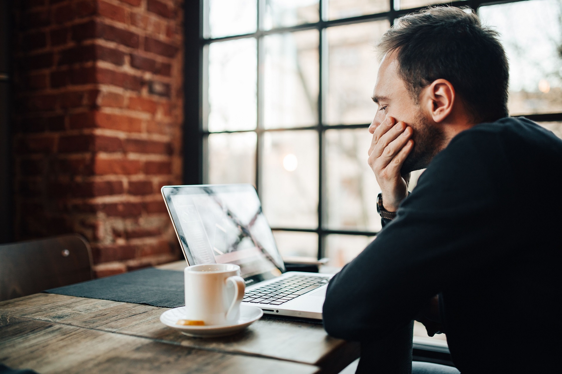 کافه‌دارها بین گرانی مواد اولیه، تعدیل نیرو و ترس از تعطیلی سرگردان شده‌اند