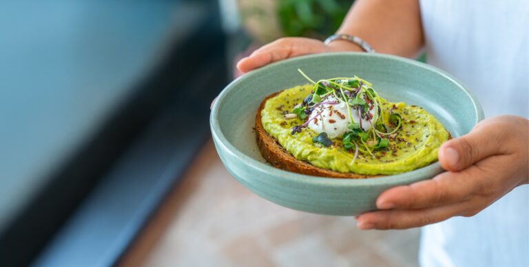 کافه برای ماندن و نشستن است