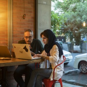 کار در کافه