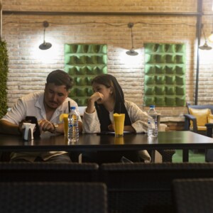 کار در کافه